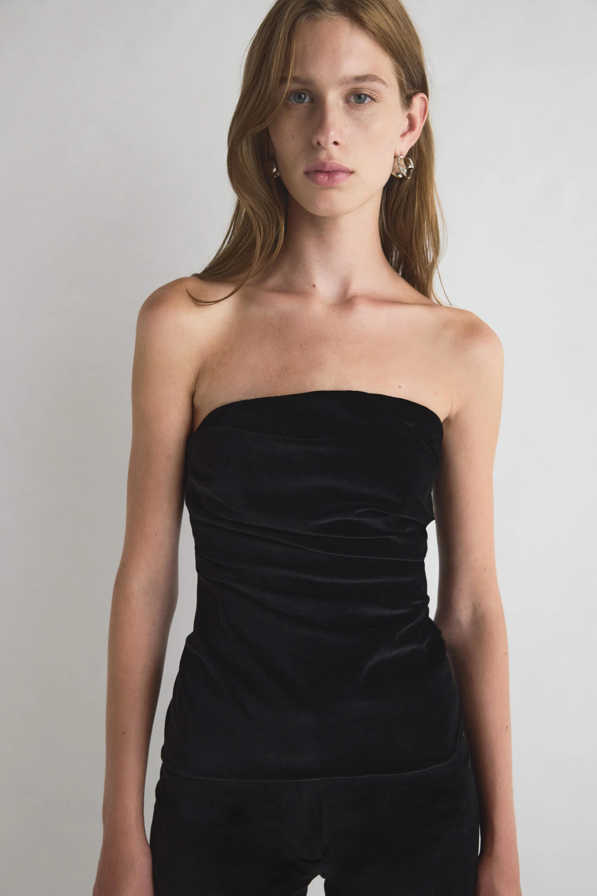 Izel Velvet Bandeau Top Black - Image 3